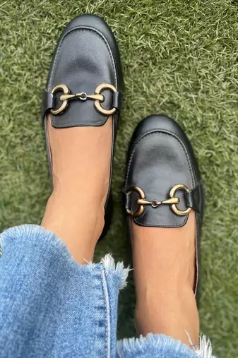 Black solid leather shoes