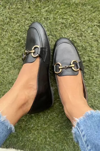 Black solid leather shoes