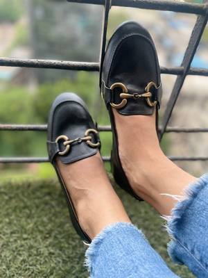 Black solid leather shoes 5