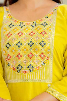 Women Beautiful Embroidery Viscose Shimar with Straight Kurta Pant and Dupatta Set 2