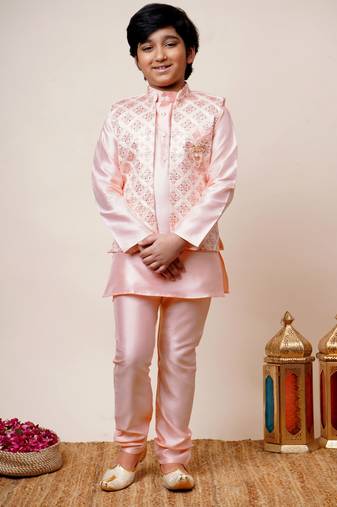 Boys light pink cotton silk geometric zari embroidered kurta pyjama set with shrug