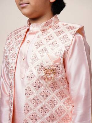 Boys light pink cotton silk geometric zari embroidered kurta pyjama set with shrug 3