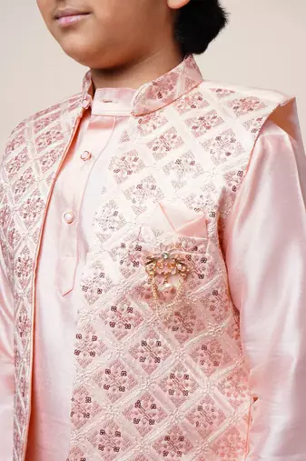 Boys light pink cotton silk geometric zari embroidered kurta pyjama set with shrug