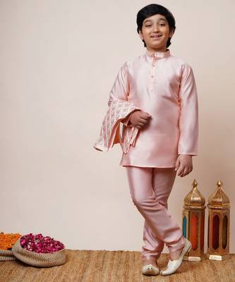 Boys light pink cotton silk geometric zari embroidered kurta pyjama set with shrug 5