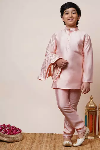 Boys light pink cotton silk geometric zari embroidered kurta pyjama set with shrug