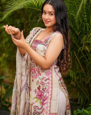 Cream french crepe printed kurta pant set 4