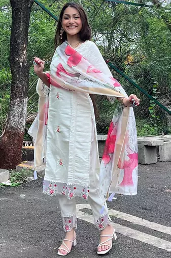White chanderi heavy thread embroidered work with printed dupatta kurta pant set