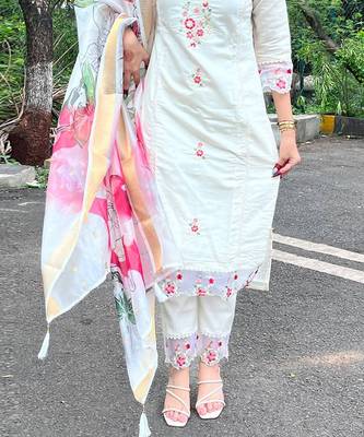 White chanderi heavy thread embroidered work with printed dupatta kurta pant set 2