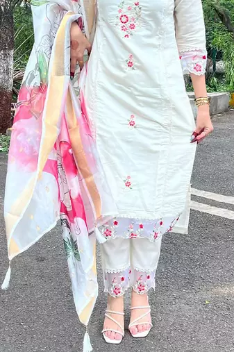 White chanderi heavy thread embroidered work with printed dupatta kurta pant set