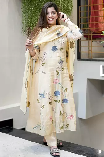 Cream viscose chanderi heavy thread embroidered work kurta pant set