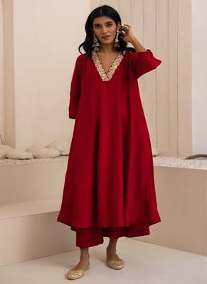 Red plain dola silk anarkali set with neckline embroidery 3