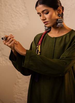 Green plain dola silk anarkali set 3