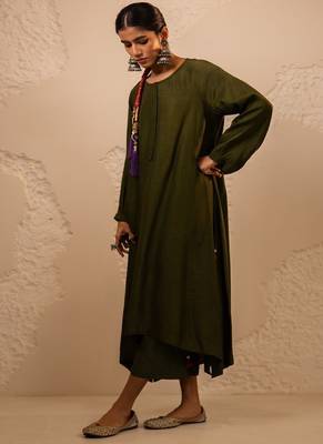 Green plain dola silk anarkali set 4