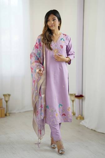 Women's Gorgeous Embroidery work Viscose Gadhwal Fabric Straight Kurta, Pant and Dupatta Set