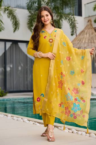 Women's Gorgeous Embroidery work Viscose Gadhwal Fabric Straight Kurta, Pant and Dupatta Set