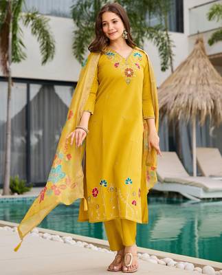 Women's  Embroidery work Viscose Gadhwal Straight Kurta Pant and Dupatta Set 3