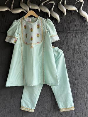 Blue embroidered cotton silk kurta set 4