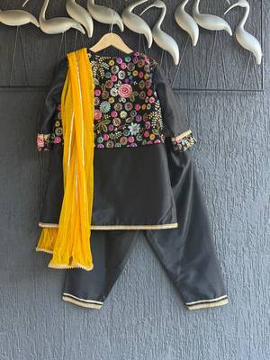 Black embroidered cotton silk kurta set 2