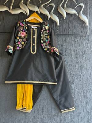 Black embroidered cotton silk kurta set 3