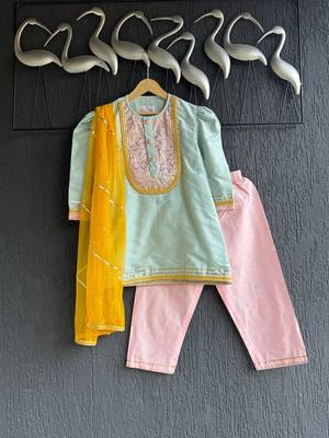 Blue embroidered cotton silk kurta set 1