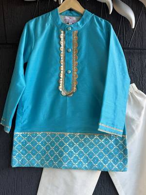 Blue embroidered cotton silk kurta set 4