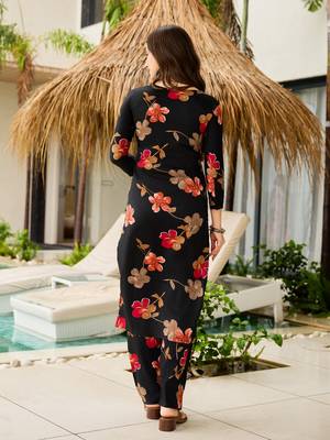 Black color silk blend kurta set with printed 2