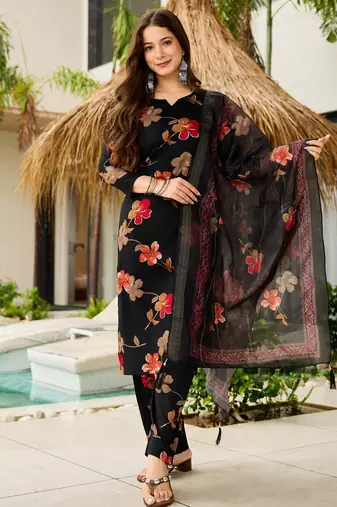 Black color silk blend kurta set with printed