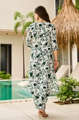 Green color silk blend kurta set with printed