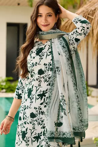 Green color silk blend kurta set with printed