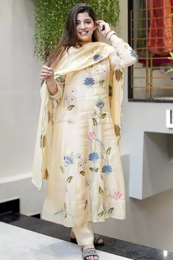 Cream color viscose chanderi fabric beautiful festive wear readyamde kurta set with dupatta