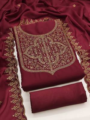 Graceful embroidered suit set featuring intricate zari work and a delicately bordered dupatta 1