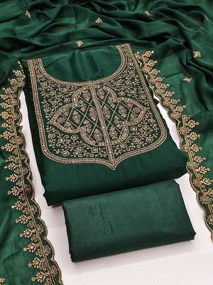 Graceful embroidered suit set featuring intricate zari work and a delicately bordered dupatta 1