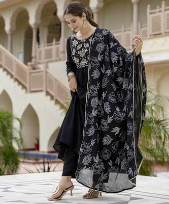 Women Beautiful Embroidery work Chinon with Flared Kurta Pant and Dupatta Set 3