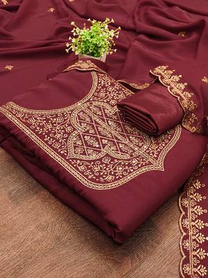 Graceful embroidered suit set featuring intricate zari work and a delicately bordered dupatta 2
