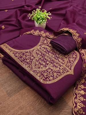 Graceful embroidered suit set featuring intricate zari work and a delicately bordered dupatta 2