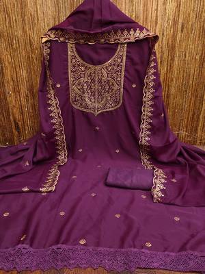 Graceful embroidered suit set featuring intricate zari work and a delicately bordered dupatta 3