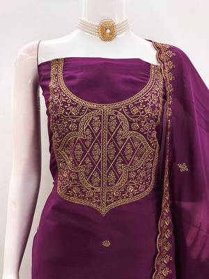 Graceful embroidered suit set featuring intricate zari work and a delicately bordered dupatta 4