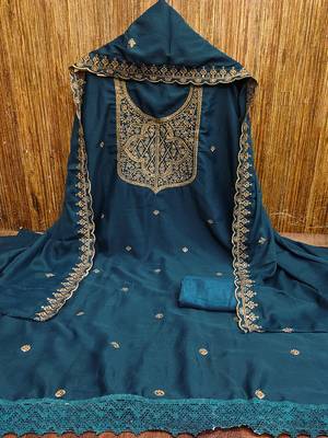Graceful embroidered suit set featuring intricate zari work and a delicately bordered dupatta 3