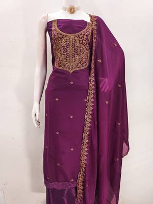 Graceful embroidered suit set featuring intricate zari work and a delicately bordered dupatta 5