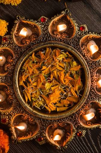 The handicraftian 9 diya plate