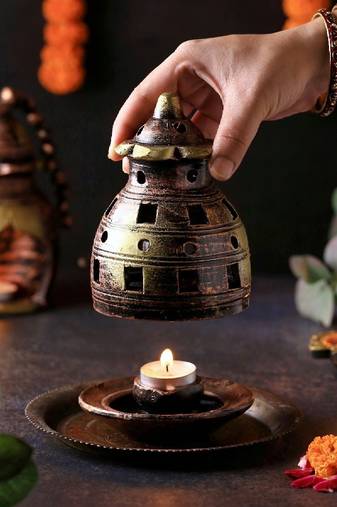 The handicraftian table shade lamp