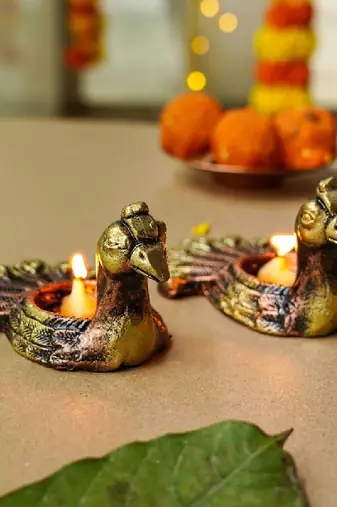 The handicraftian neck peacock t light  set of 4