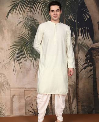 Off white cotton chikankari kurta pajama for mens 1