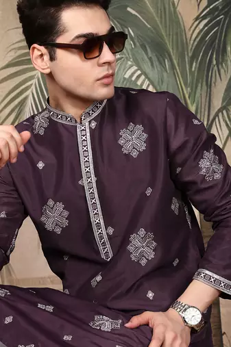 Purple silk blend emblisment kurta pajama for mens