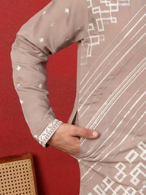 Cotton silk geometric sequence embroidered beige mandarin collar kurta 3