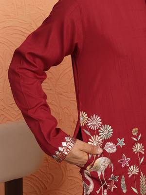 Red thread & zari embroidered georgette kurta 4