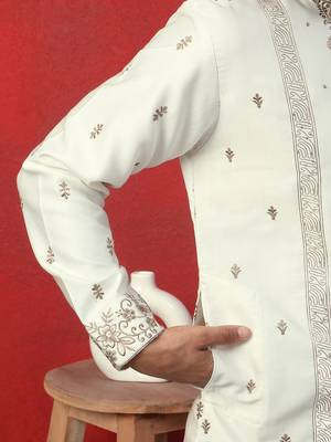 Cotton silk floral and zari embroidered cream kurta 4