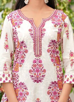 Cotton cream & pink printed kurta with pants & mul dupatta set of 3 3