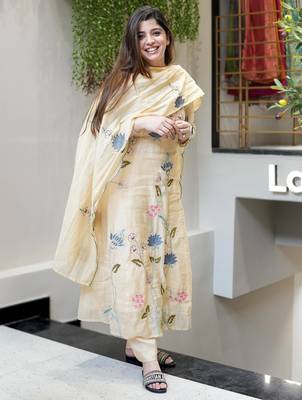 Off white viscose chanderi embroidered salwar suit 3