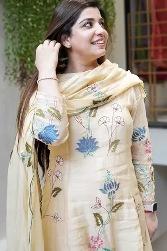 Off white viscose chanderi embroidered salwar suit